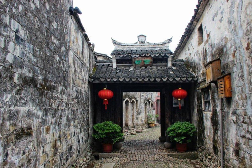 大和:予东方甄选“持有”评级 中期盈利逊于预期